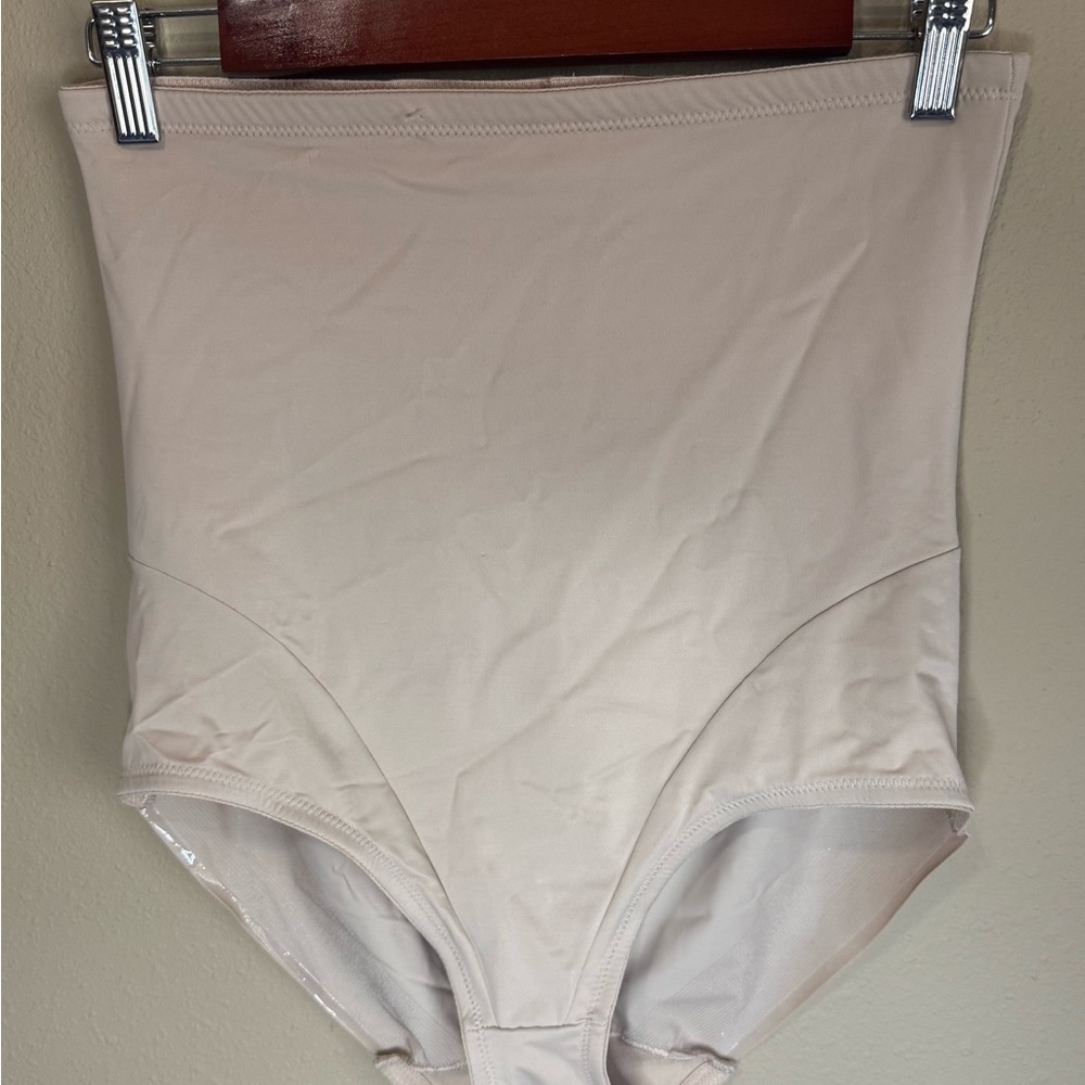 Naomi and Nicole Cream Seamless High-Waisted Shapewear​
